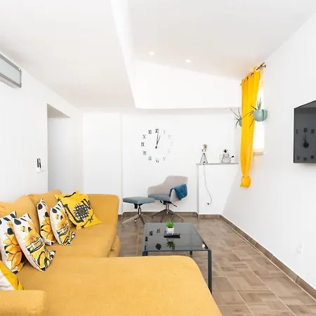 Apartment Udoni With Pool